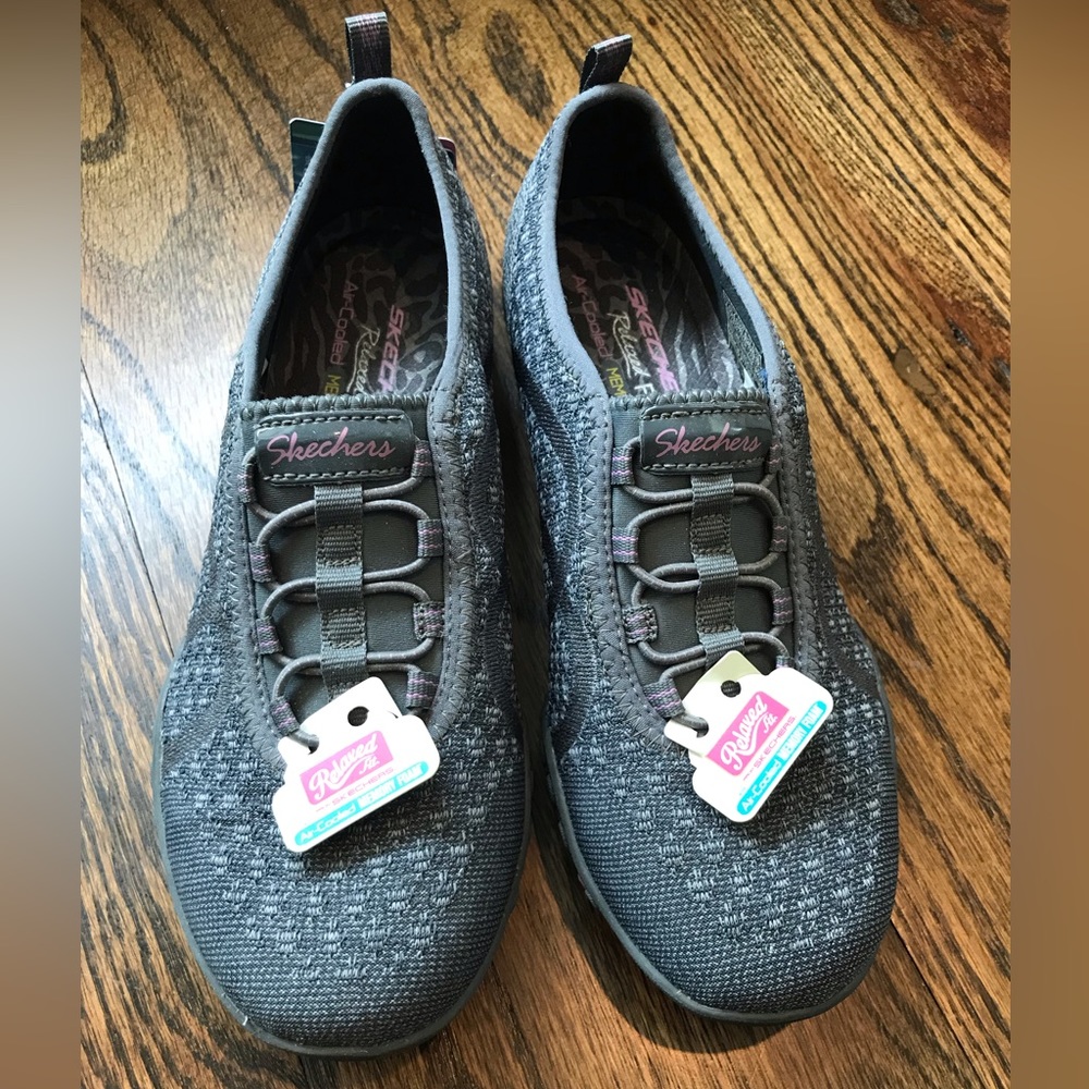 NWT. Sketchers. Women’s 7.5M. Slip on. Relaxed fit. Memory foam.